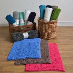 Allure Bath Fashions Dark Green Chenille Microfibre Supersoft Non-Slip Bobble Bath Mat 60 x 90cm - Wilko - thumbnail 3
