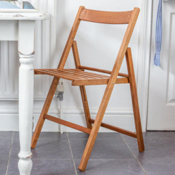 Harbour Housewares Walnut Beech Wood Foldable Chair - Size: Single - Wilko