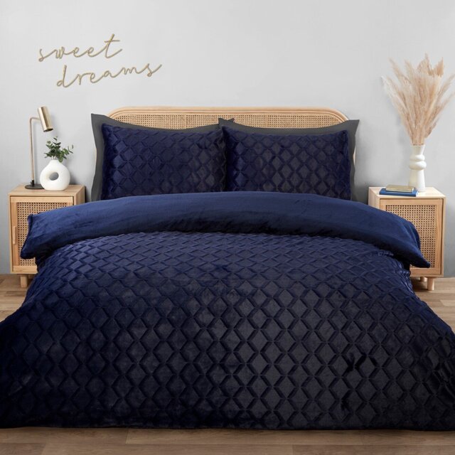 Geo Faux Fur Duvet Set - Navy/Double - Wilko