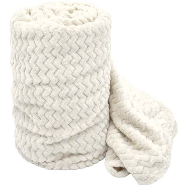 Velosso Cream Moda Plush Throw 150 x 200cm - Size: 150 x 200 x 1cm - Wilko - image 1
