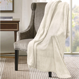 Velosso Cream Moda Plush Throw 150 x 200cm - Size: 150 x 200 x 1cm - Wilko - thumbnail 3