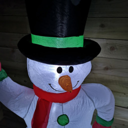 Samuel Alexander Snowman Family Lit Inflatable Christmas Decoration 5ft - Size: 150 x 80 x 80cm - White - Wilko - thumbnail 5