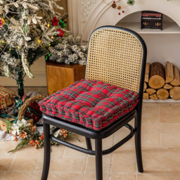 Living and Home Red Checkered Chair Cushion 40 x 40cm - Size: 5 x 40 x 40cm - Wilko - thumbnail 3