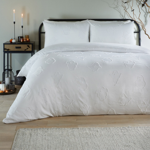 Duvet Day Super King Size Ghostly Ghouls Soft Touch Tufted Duvet Set - White - Wilko - image 1