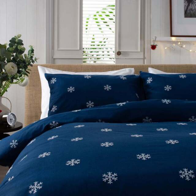 The Lyndon Company Double White and Navy Snowflake Duvet Set - Multi - Wilko - image 1