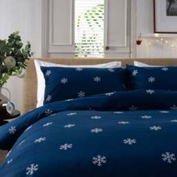 The Lyndon Company Double White and Navy Snowflake Duvet Set - Multi - Wilko