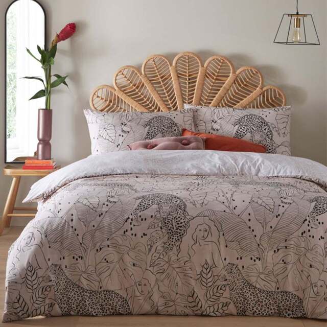 furn. Aurora Super King Size Pink Botanical Duvet Cover Set - Wilko - image 1