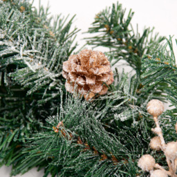 Best Artificial Gold Frosted Christmas Garland 270cm - Wilko - thumbnail 4