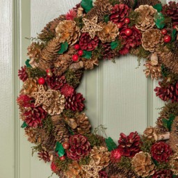 Samuel Alexander Red Wreath with Berries and Pinecones 50cm - Size: 50 x 50 x 50cm - Wilko - thumbnail 6