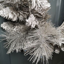 Premier Snow Tipped Silver Glitter Christmas Wreath 50cm - Size: 50 x 50 x 50cm - Wilko - thumbnail 5