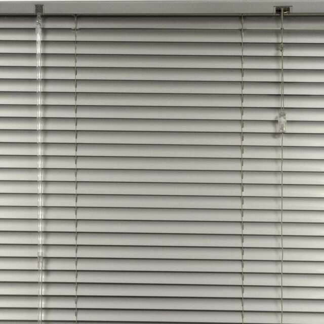 Aluminium Venetian Blind Silver 160 x 105cm - Wilko - image 1