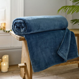 Deyongs Coco Touch Navy Throw 140 x 180cm - Blue - Wilko - thumbnail 3