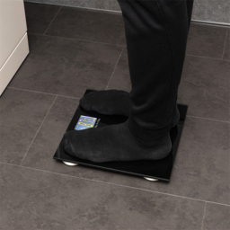 Aidapt Talking Bathroom Scale - Size: 325 x 340 x 50cm - Blue - Wilko - thumbnail 3