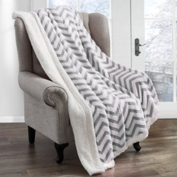 Velosso Grey Chevron Sherpa Throw 100 x 150cm - Wilko - thumbnail 3