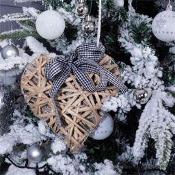 St Helens Light Grey Wicker Heart Christmas Decoration - Size: 4 x 19 x 19cm - Wilko - thumbnail 4