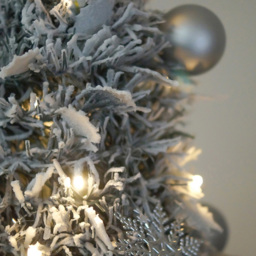 Xmas Haus Pop Up Pre Lit Frosted Artificial Christmas Tree 7ft - Silver - Wilko - thumbnail 5
