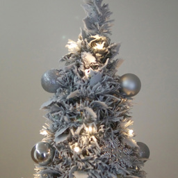 Xmas Haus Pop Up Pre Lit Frosted Artificial Christmas Tree 7ft - Silver - Wilko - thumbnail 4