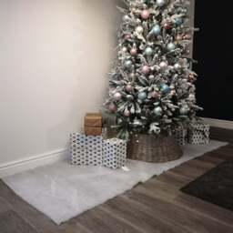 Samuel Alexander Soft White Glitter Artificial Snow Blanket Decoration - Size: 90 x 240 x 90cm - Wilko - thumbnail 3