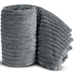 Velosso Bellissima Silver Plush Throw 305 x 305cm - Size: 305 x 305 x 1cm - Wilko - thumbnail 4