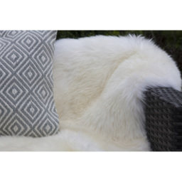 Origins Natural Genuine Sheepskin Rug - Size: 65 x 95cm - Cream - Origins Rugs - Wilko - thumbnail 4