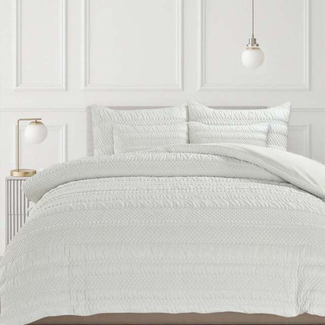 Velosso Super King Size White Saville Duvet Set - Wilko - image 1