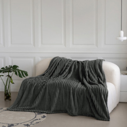 Velosso Bellissima Charcoal Plush Throw 305 x 305cm - Size: 305 x 305 x 1cm - Wilko - thumbnail 3