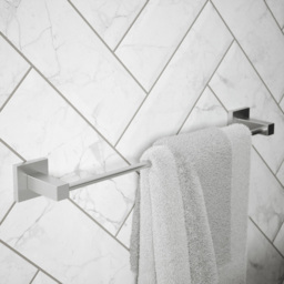 Rothley Brushed Silver Square Towel Rail 450mm - Size: 9.5 x 6.5 x 52cm - Wilko - thumbnail 3