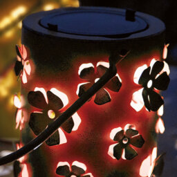 Luxform Red LED Garden Solar Daisy Flower Lantern - Size: 13 x 14 x 18.5cm - Wilko - thumbnail 3
