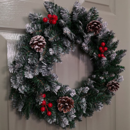 Samuel Alexander Snow Tipped Christmas Wreath with Pine Cones and Berries Green 45cm - Size: 45 x 45 x 45cm - Multi - Wilko - thumbnail 7