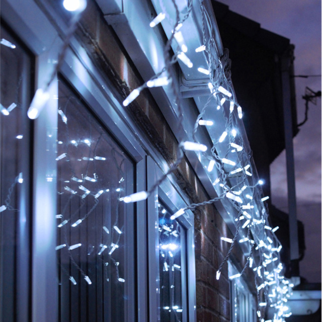 Eagle Connect 180 Cool White LED White Icicle Light 7m - Size: 51 x 30 x 9cm - Wilko - image 1