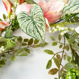 Leaf Pink Lily Hanging Artificial Garland 180cm - Size: 180 x 30 x 20cm - Green - Wilko - thumbnail 4