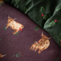 Christmas Highland Cows Duvet Set Burgundy and Green Superking - Size: Super King - Wilko - thumbnail 5