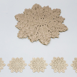 Marco Paul Gold Vinyl Snowflake Placemat and Coaster 6 Pack - thumbnail 4