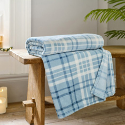 Deyongs Ocean Check Pattern Snuggle Touch Throw 140 x 180cm - Blue - Wilko - thumbnail 3