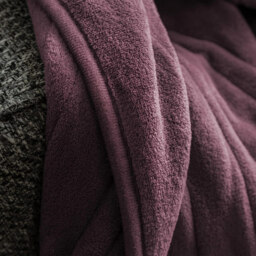 Slumberdown Plum Comfy Hugs Heated Throw 120 x 160cm - Purple - Wilko - thumbnail 5