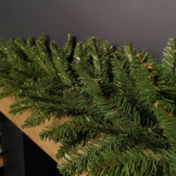 Samuel Alexander Plain Christmas Garland Green 270cm - Wilko - thumbnail 7