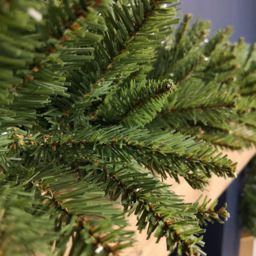 Samuel Alexander Plain Christmas Garland Green 270cm - Wilko - thumbnail 4