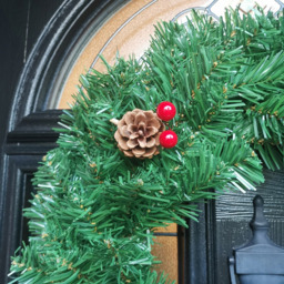 Premier Christmas Wreath with Festive Berry and Pinecones 50cm - Size: 50 x 50 x 50cm - Green - Wilko - thumbnail 5