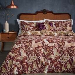 Paoletti Harewood Double Ruby Duvet Set - Red - Wilko - thumbnail 1