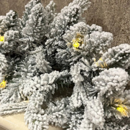 Festive Christmas Green Snow Flocked Warm White LED Christmas Garland 270cm - Size: 270 x 30 x 30cm - Wilko - thumbnail 5
