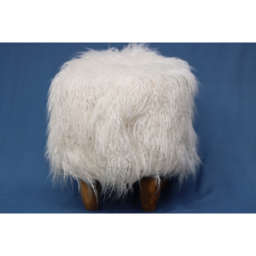 Gardeco Shaggy The Sheep Long Shaggy Synthetic Fur Footstool - Size: 36 x 63 x 35cm - White - Wilko - thumbnail 5