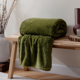 furn. Kallu Olive Double-Sided Faux-Fur Throw 150 x 200cm - Size: 200 x 150 x 1cm - Green - Wilko - thumbnail 3