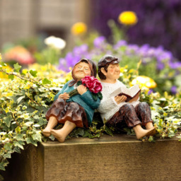 Marco Paul Light Up Solar Grandparents Statue Garden Ornament - Size: 53 x 29.6 x 20cm - Multi - Wilko - thumbnail 6