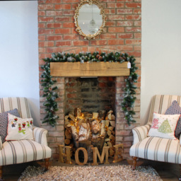 Samuel Alexander Frosted Glacier Christmas Garland with Pine Cones 270cm - Green - Wilko - thumbnail 3