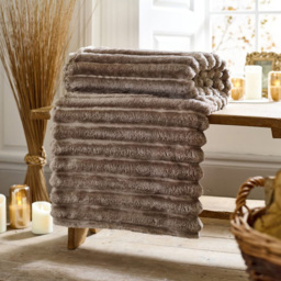 Deyongs Alnwick Putty Throw 140 x 180cm - Cream - Wilko - thumbnail 3