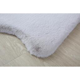 Silver Snow Faux Rabbit Fur Rug 90 x 60cm - Wilko - thumbnail 4