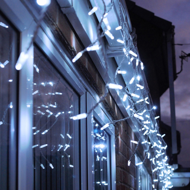 Eagle Connect 240 Cool White LED White Icicle Light 9m - Size: 51 x 40 x 18cm - Wilko - image 1