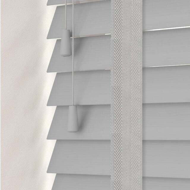 Caecus Faux Wood Tape Venetian Blind Light Grey 150 x 120cm - Size: 120 x 150 x 5cm - Wilko - image 1