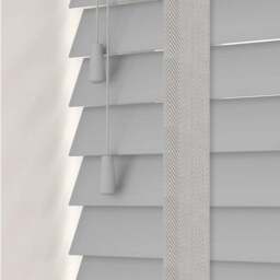 Caecus Faux Wood Tape Venetian Blind Light Grey 150 x 120cm - Size: 120 x 150 x 5cm - Wilko - thumbnail 1