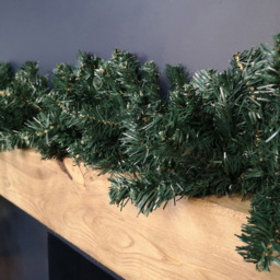 Samuel Alexander Plain Green Christmas Garland 270cm - Size: 9ft - Wilko - thumbnail 5